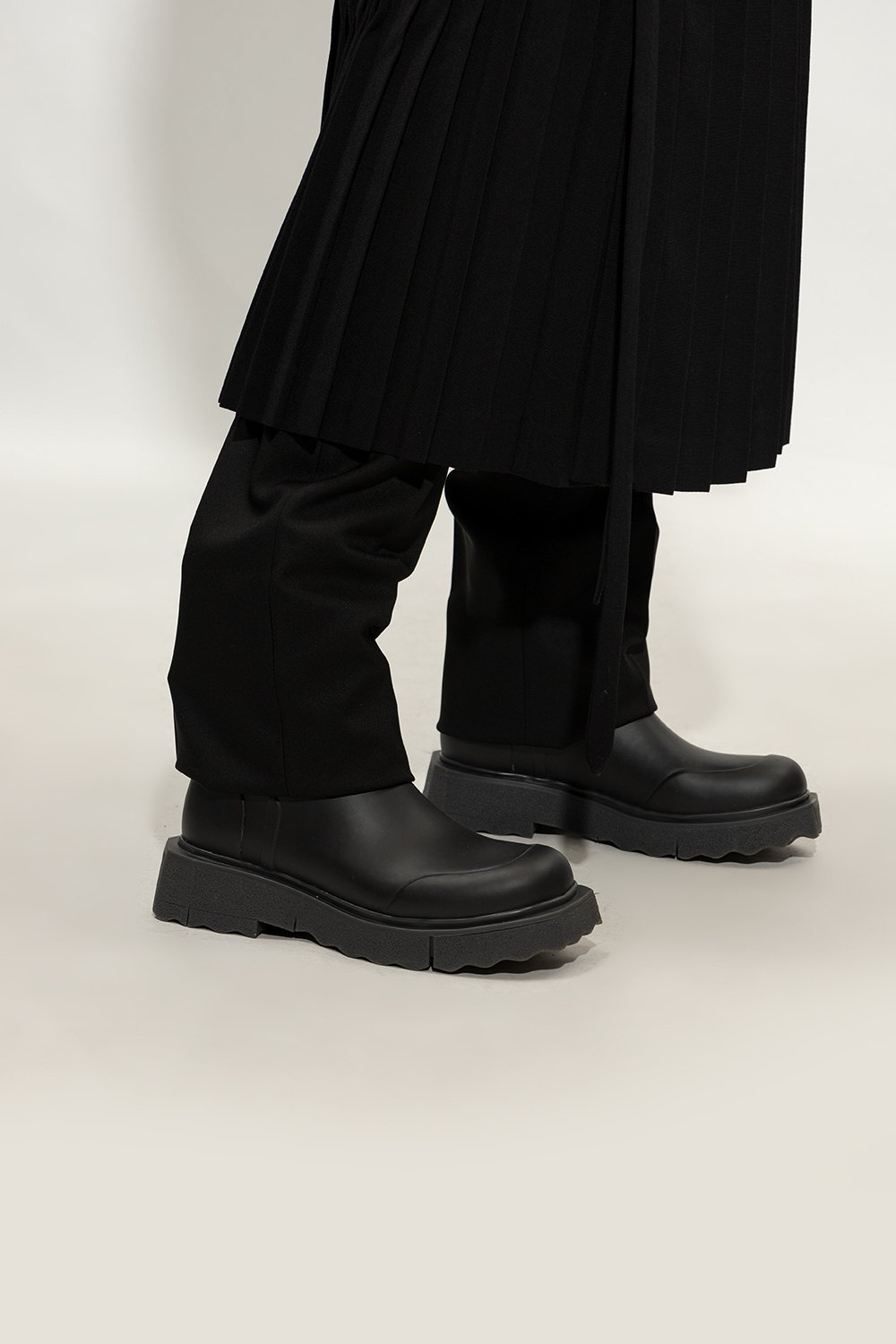 CENTER ZIP BOOTS OFF WHITE
